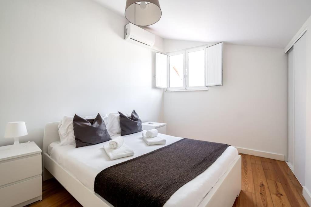 Cozy Ground Floor Studio With Ac And Loft Bedroom Lisbon Bagian luar foto